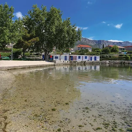 In Kastel Sucurac With Kitchen Kaštela