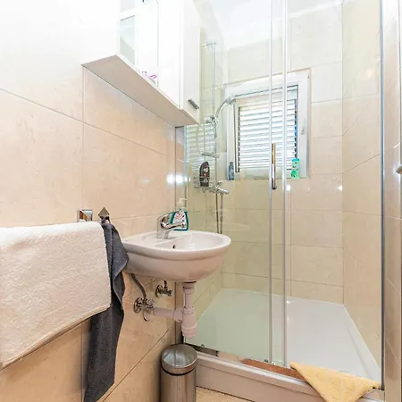 In Kastel Sucurac With Kitchen Apartment Kastela