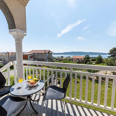 In Kastel Sucurac With Kitchen Apartment *