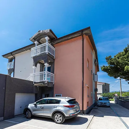 아파트 In Kastel Sucurac With Kitchen