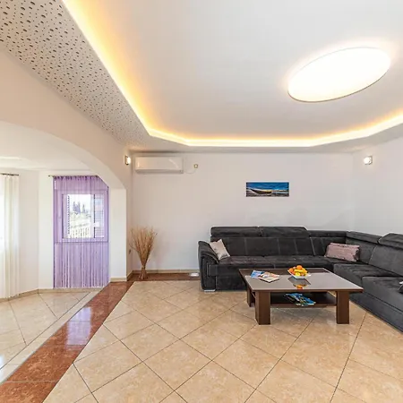 In Kastel Sucurac With Kitchen Apartment