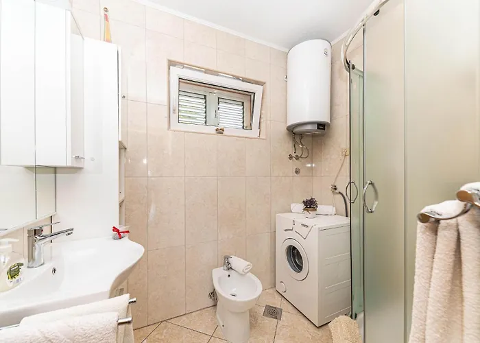 In Kastel Sucurac * Kaštela